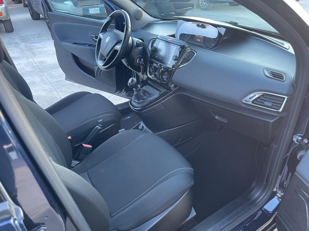Lancia Ypsilon 1.0 FireFly 5 porte S&S Hybrid Ecochic Gold