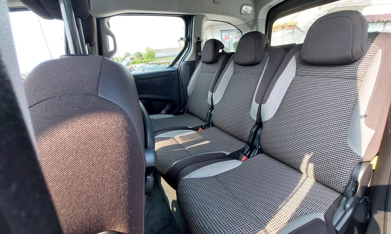 Peugeot Partner 1.6 Diesel 7 Posti Neopatentati