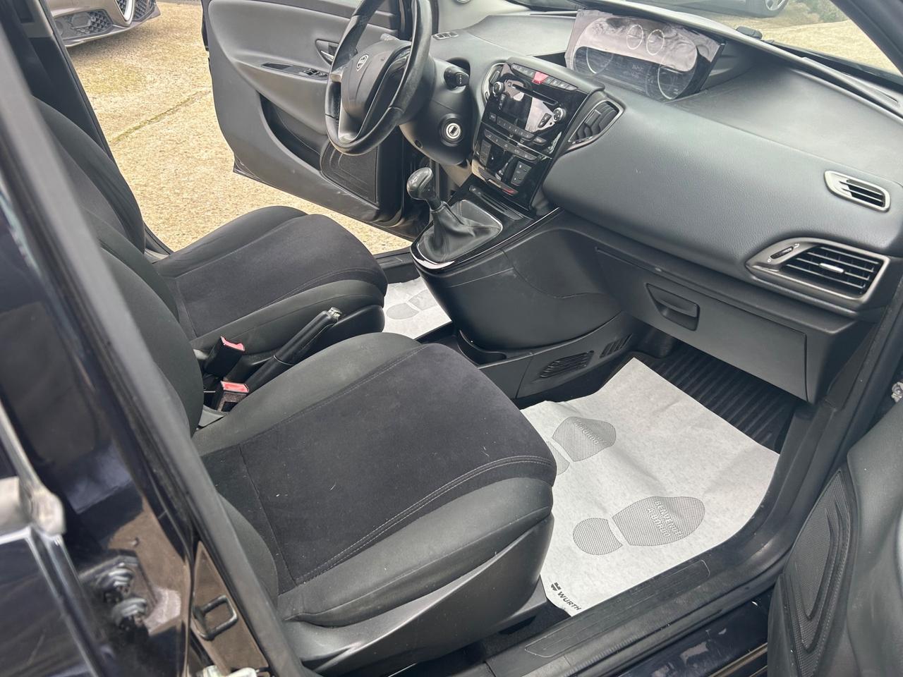 Lancia Ypsilon 0.9 TwinAir 85 CV 5 porte S&S DFN Gold