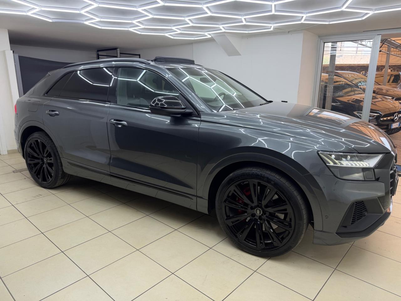 Audi SQ8 TFSI IPER FULL ITALIANA UFFICIALE