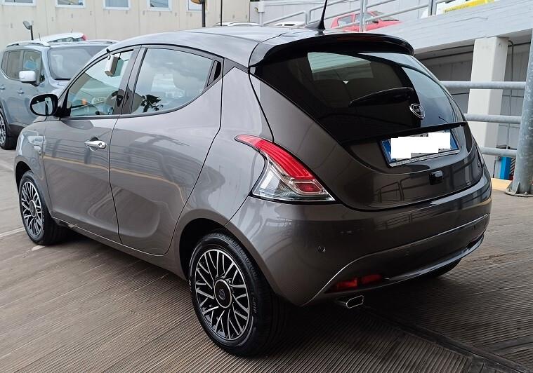Lancia Ypsilon 1.0 FireFly 5 porte S&S Hybrid Platino
