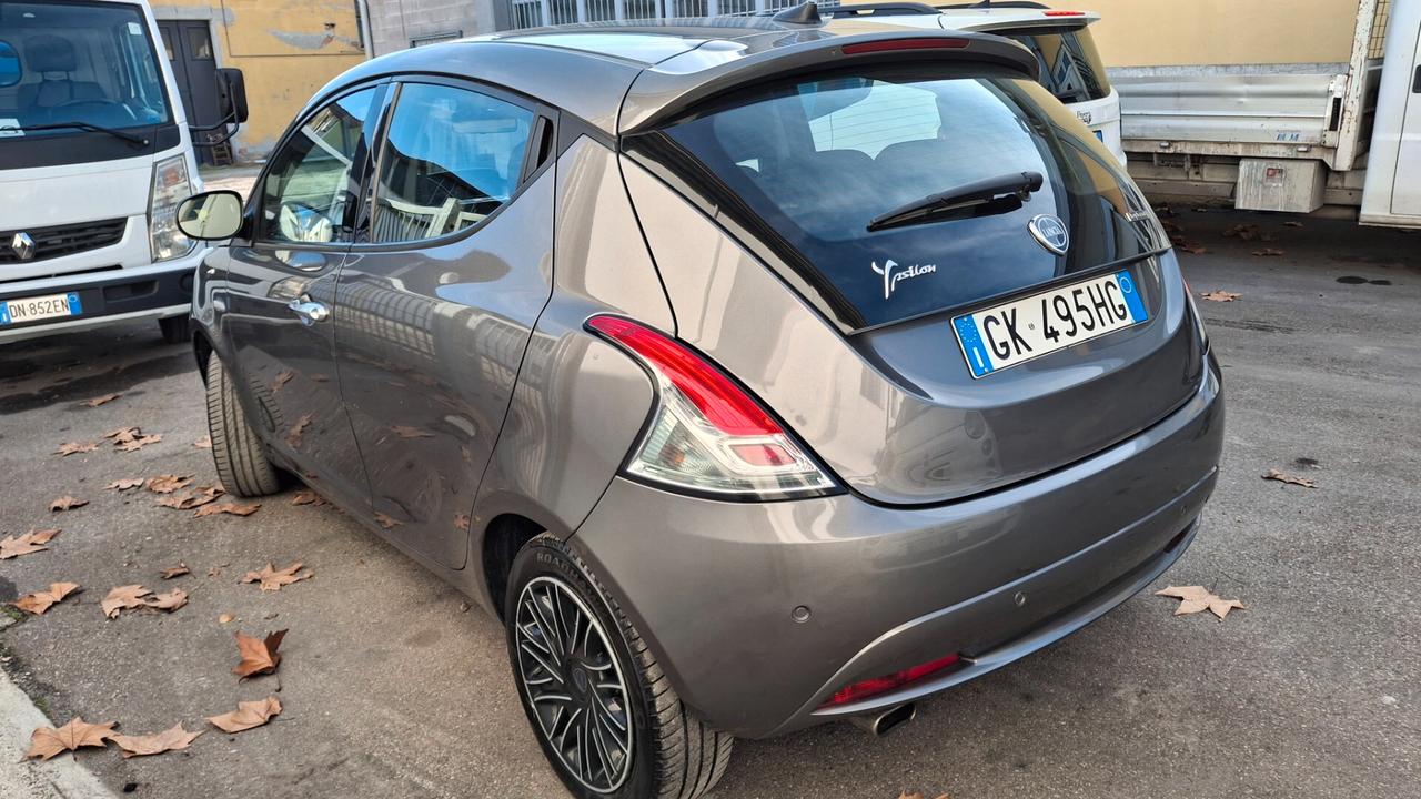 Lancia Ypsilon 1.0 FireFly 5 porte S&S Hybrid Ecochic Gold