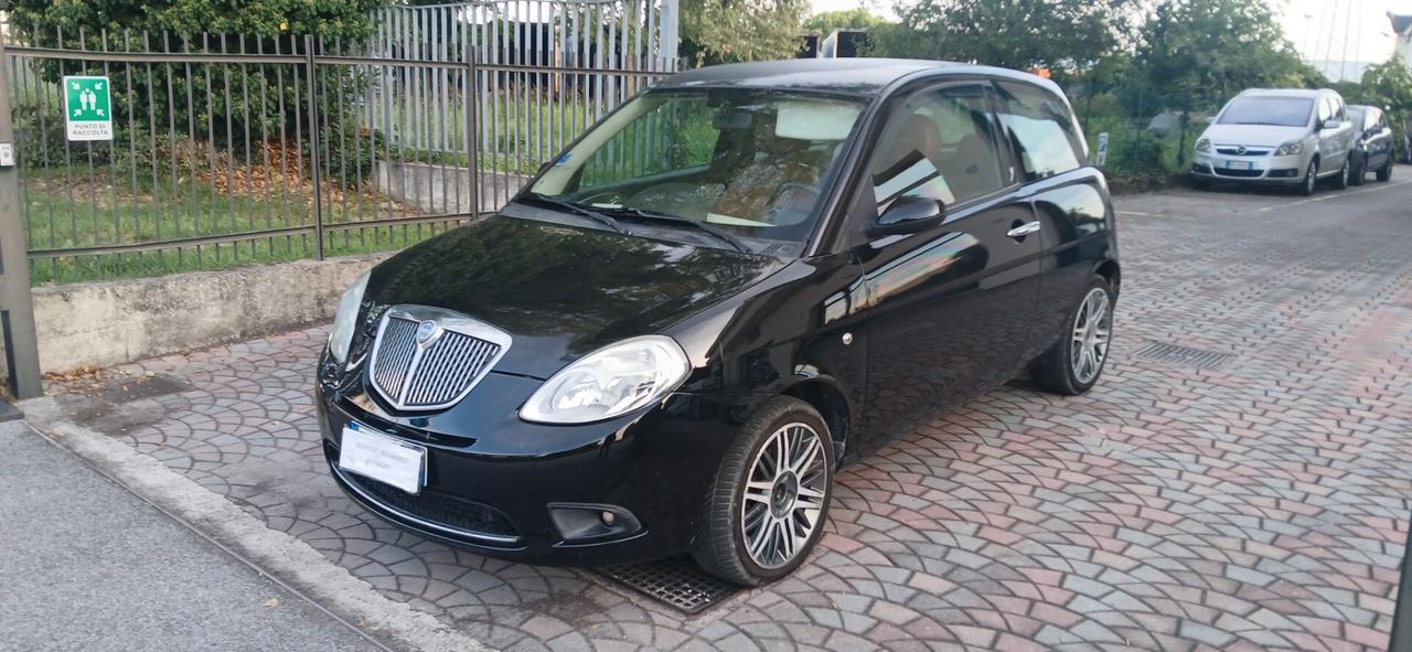 Pochi km Lancia Ypsilon diesel neopatentati