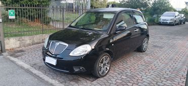 Pochi km Lancia Ypsilon diesel neopatentati