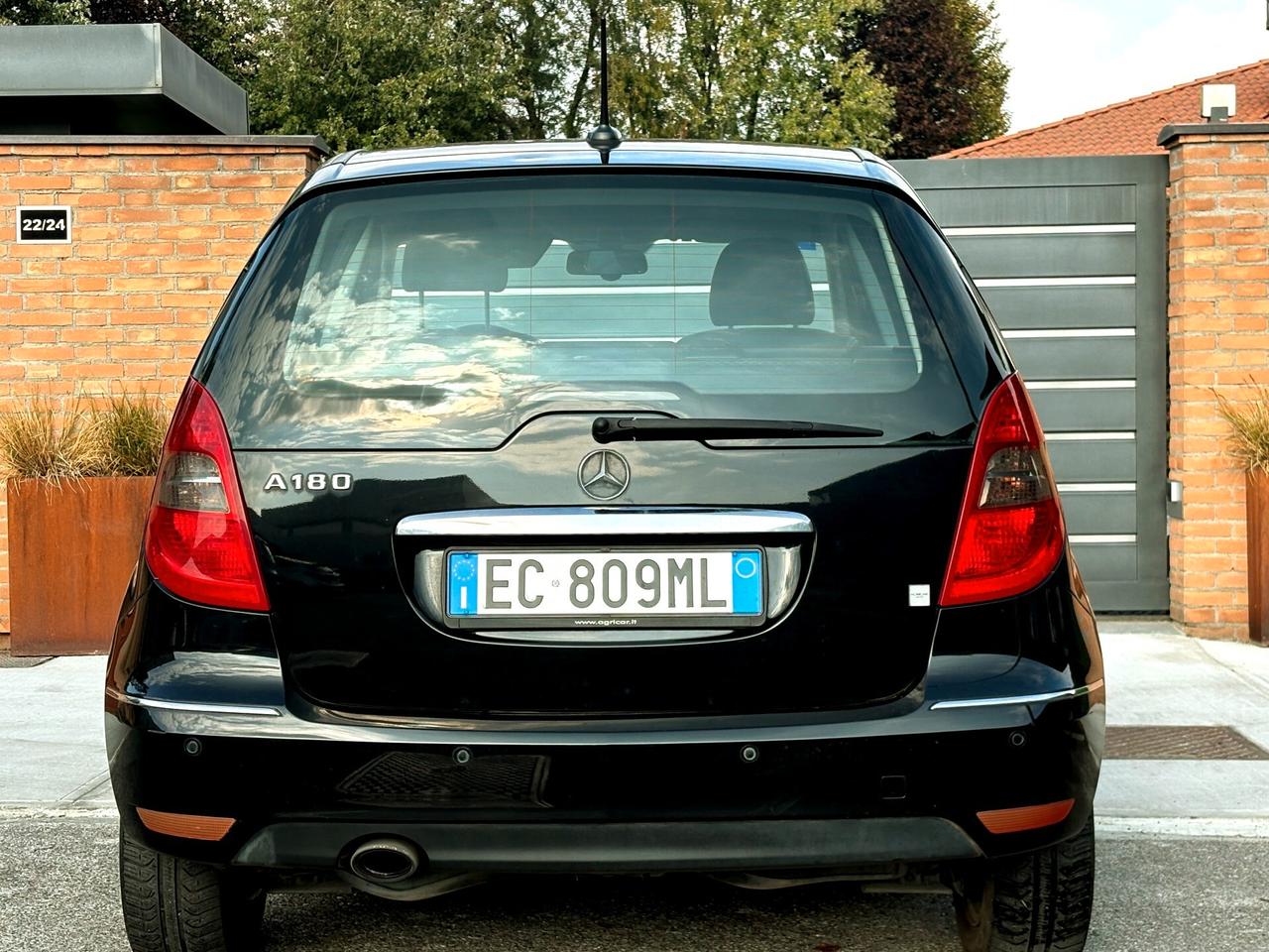 MERCEDES A180(benz)-Pelle,Navi-RESTYLING-2010