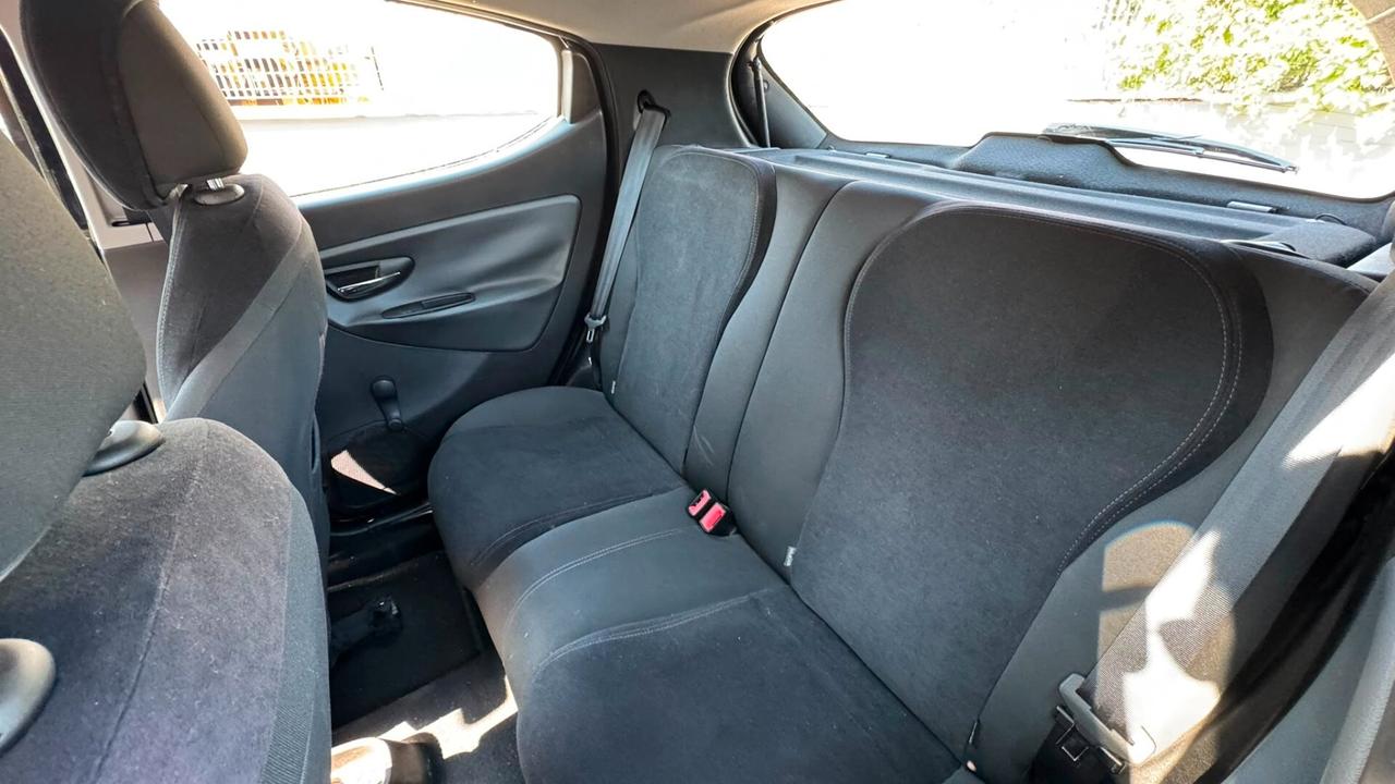 Lancia Ypsilon 1.2 69 CV 5 porte S&S Platinum