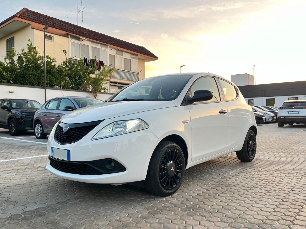 Lancia Ypsilon 1.2 69 CV 5 porte GPL Ecochic Monogram