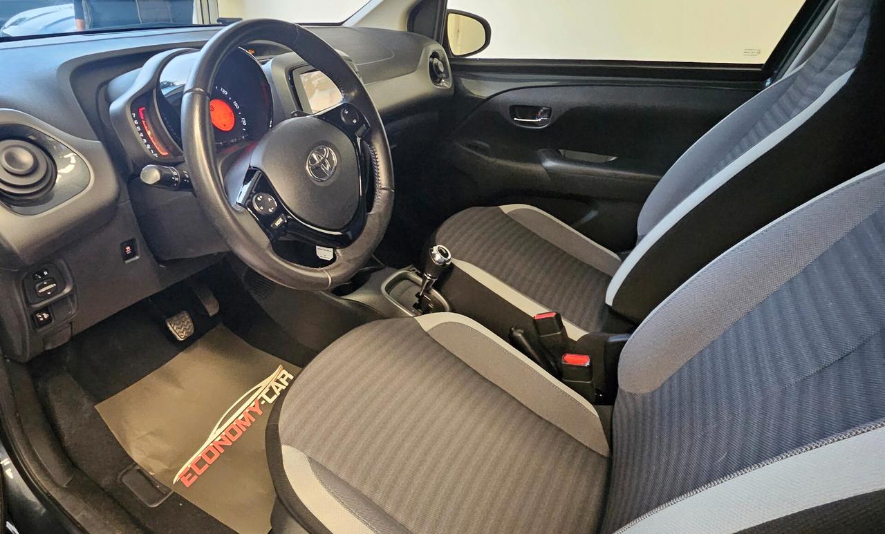 Toyota Aygo Connect 1.0 VVT-i 72 CV 5 porte x-wave grey