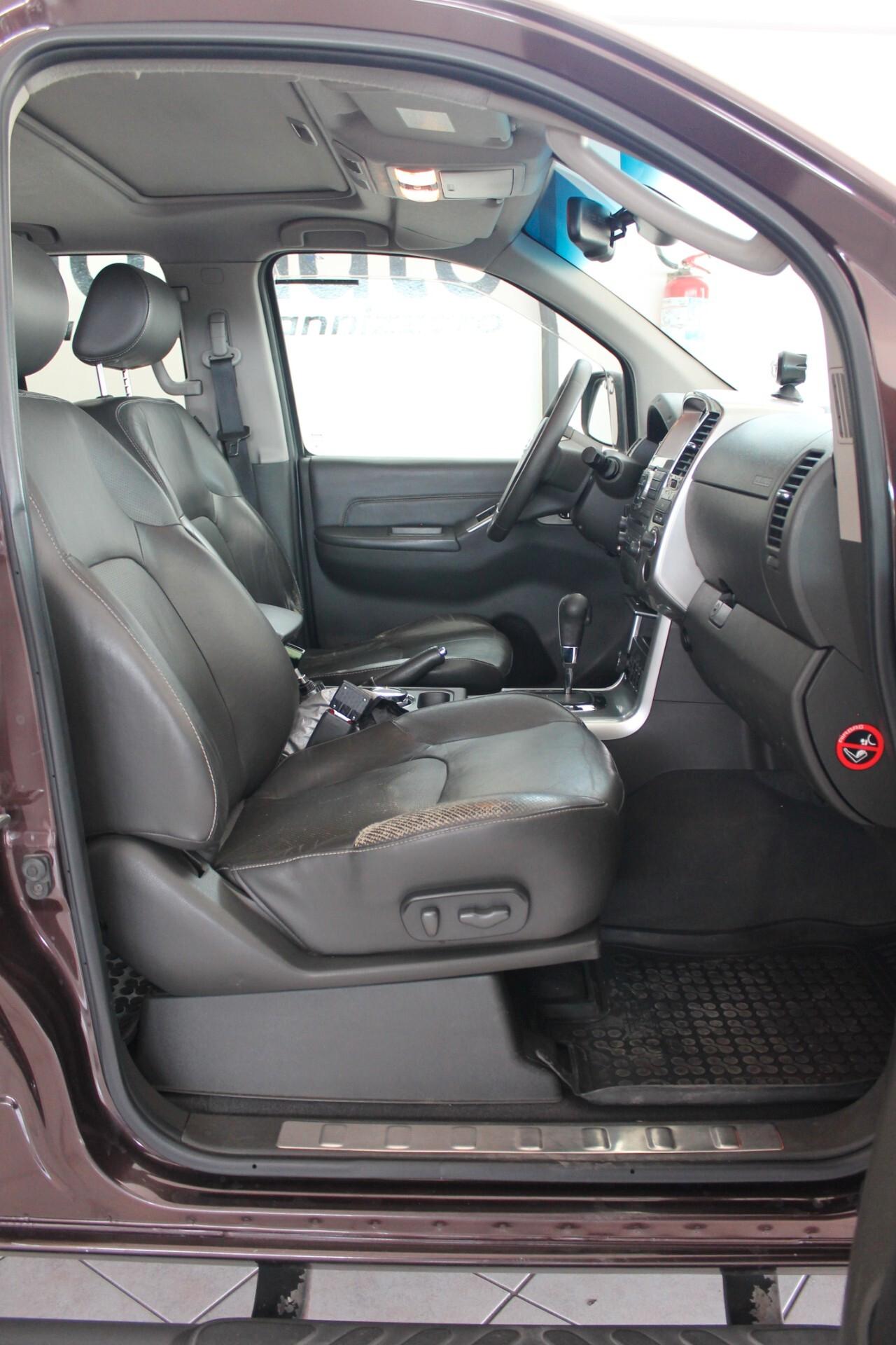 Nissan Navara 3.0 dCi 4 porte Double Cab LE V6