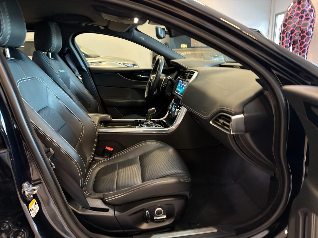 Jaguar XE 2.0 D 180 CV aut. HSE