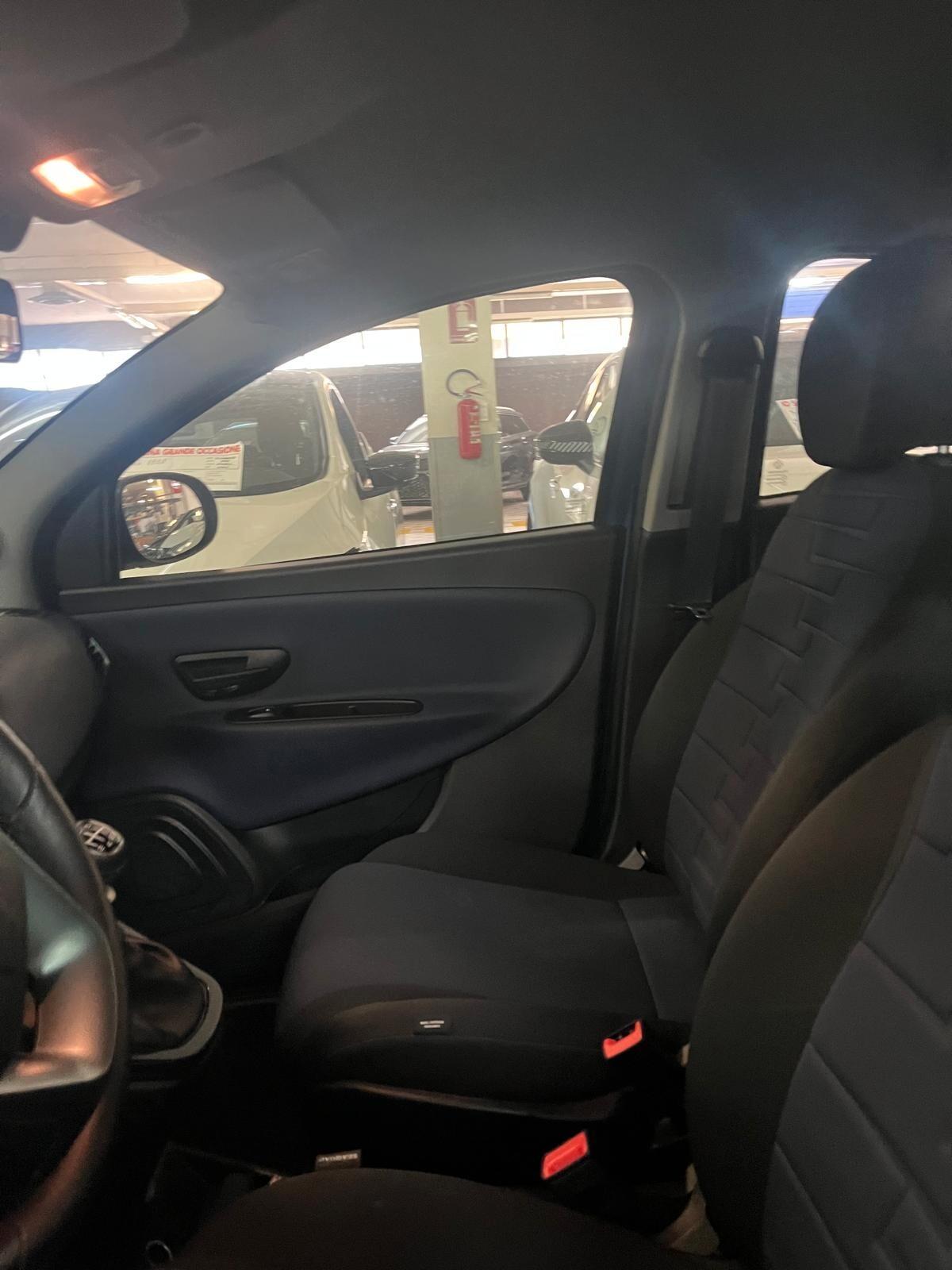 Lancia Ypsilon 1.0 FireFly 5 porte S&S Hybrid Platino