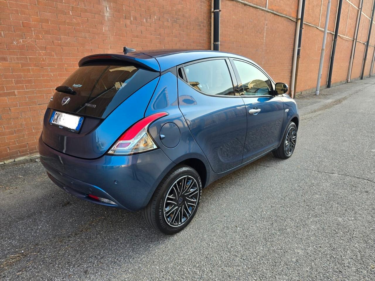 Lancia Ypsilon 1.0 FireFly 5 porte S&S Hybryd Gold