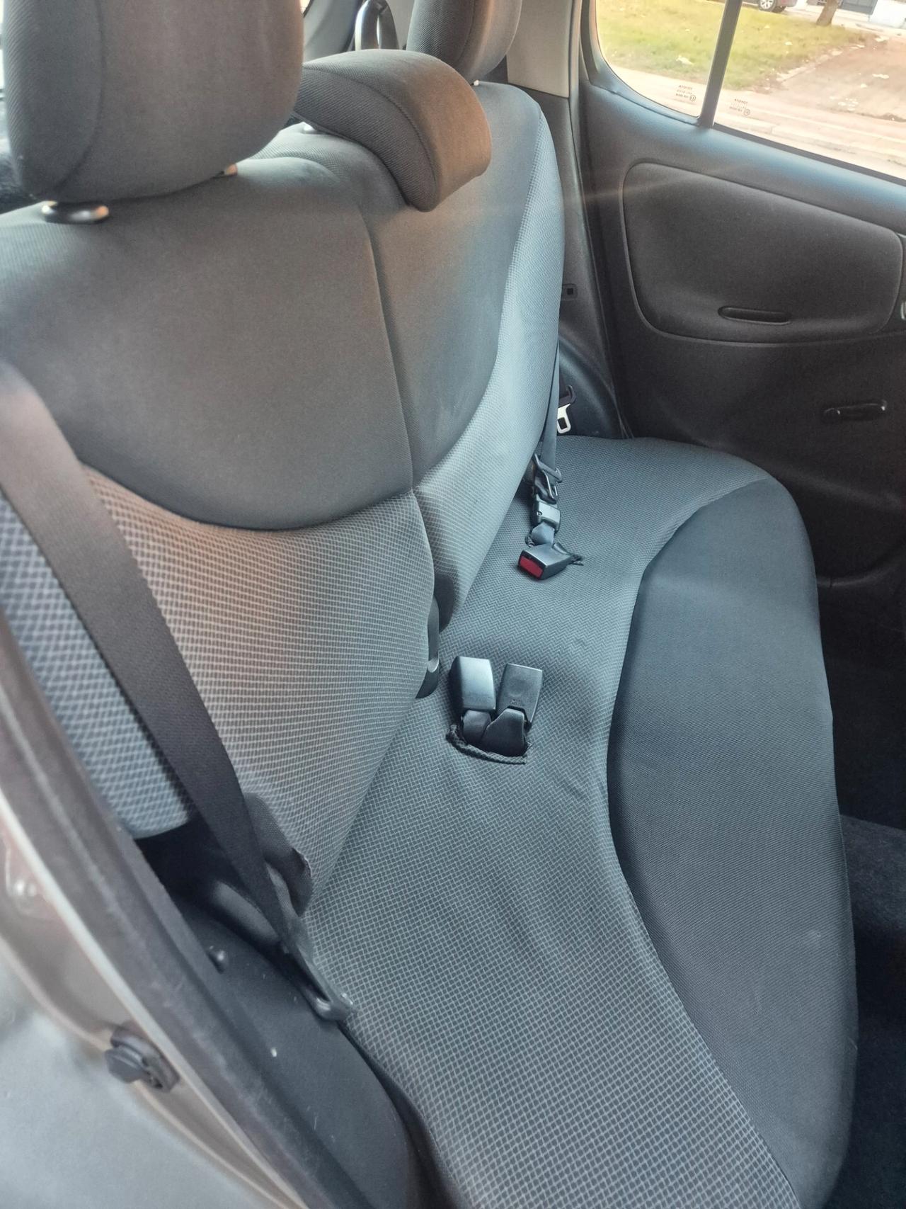 Toyota Yaris 1.0 benzina 68cv anno 05