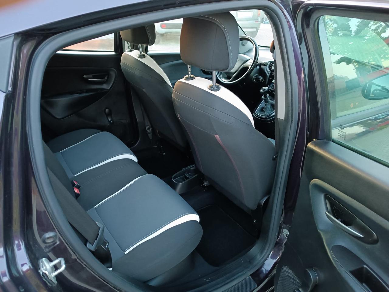 Lancia Ypsilon 0.9 TwinAir 85 CV 5 porte Metano Ecochic Gold