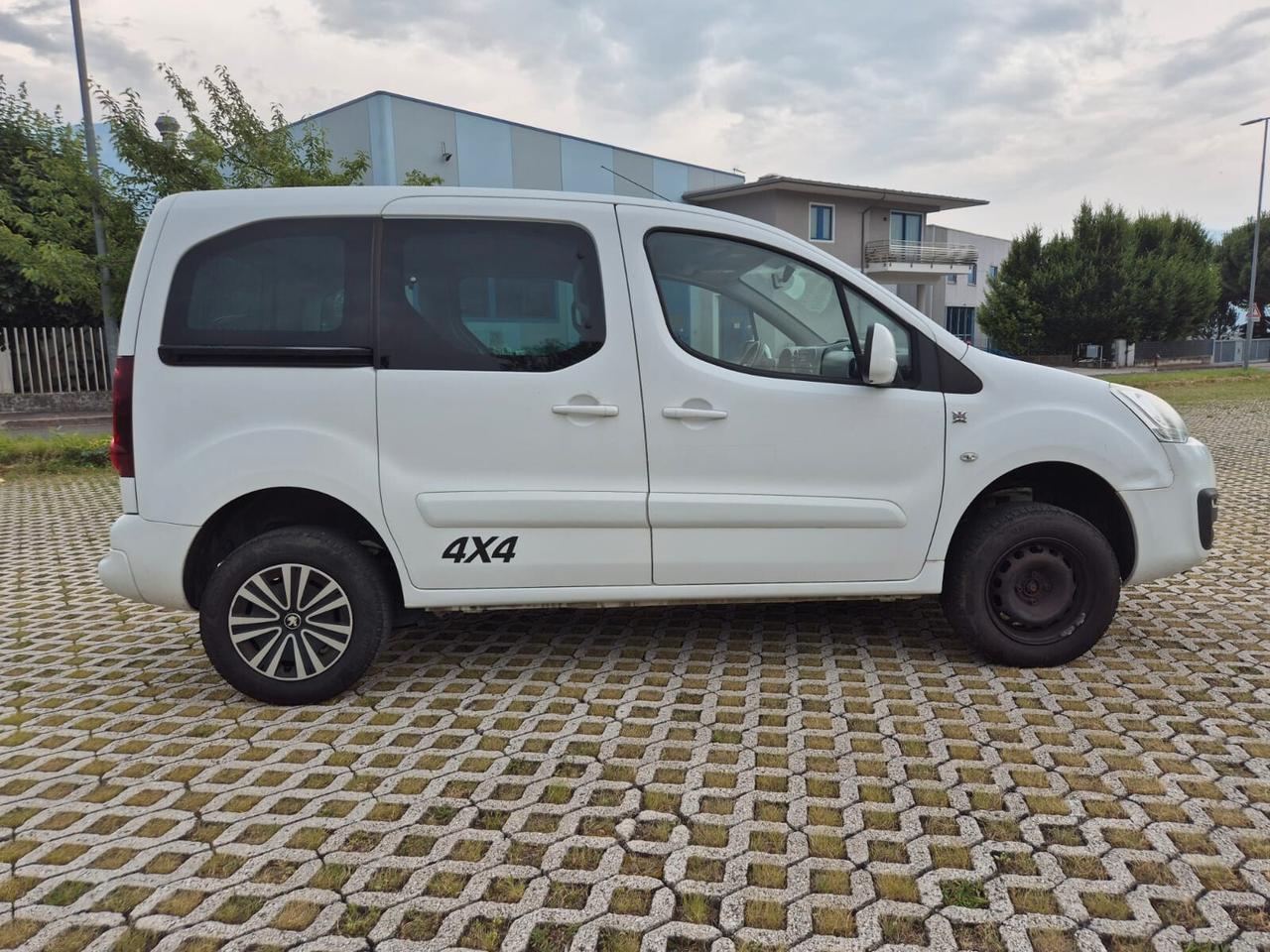 Peugeot Partner Tepee BlueHDi 100 4x4 Active Traction Control