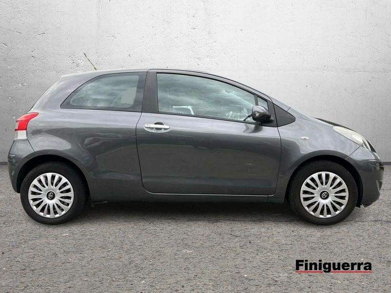 Toyota Yaris Yaris 3p 1.3 dual Sol