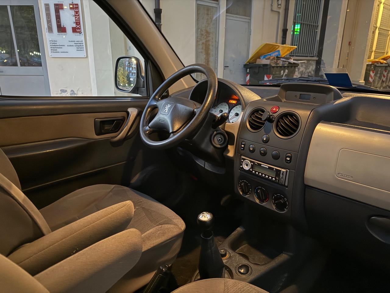 Peugeot Ranch 1.6 HDi 5p. Totem