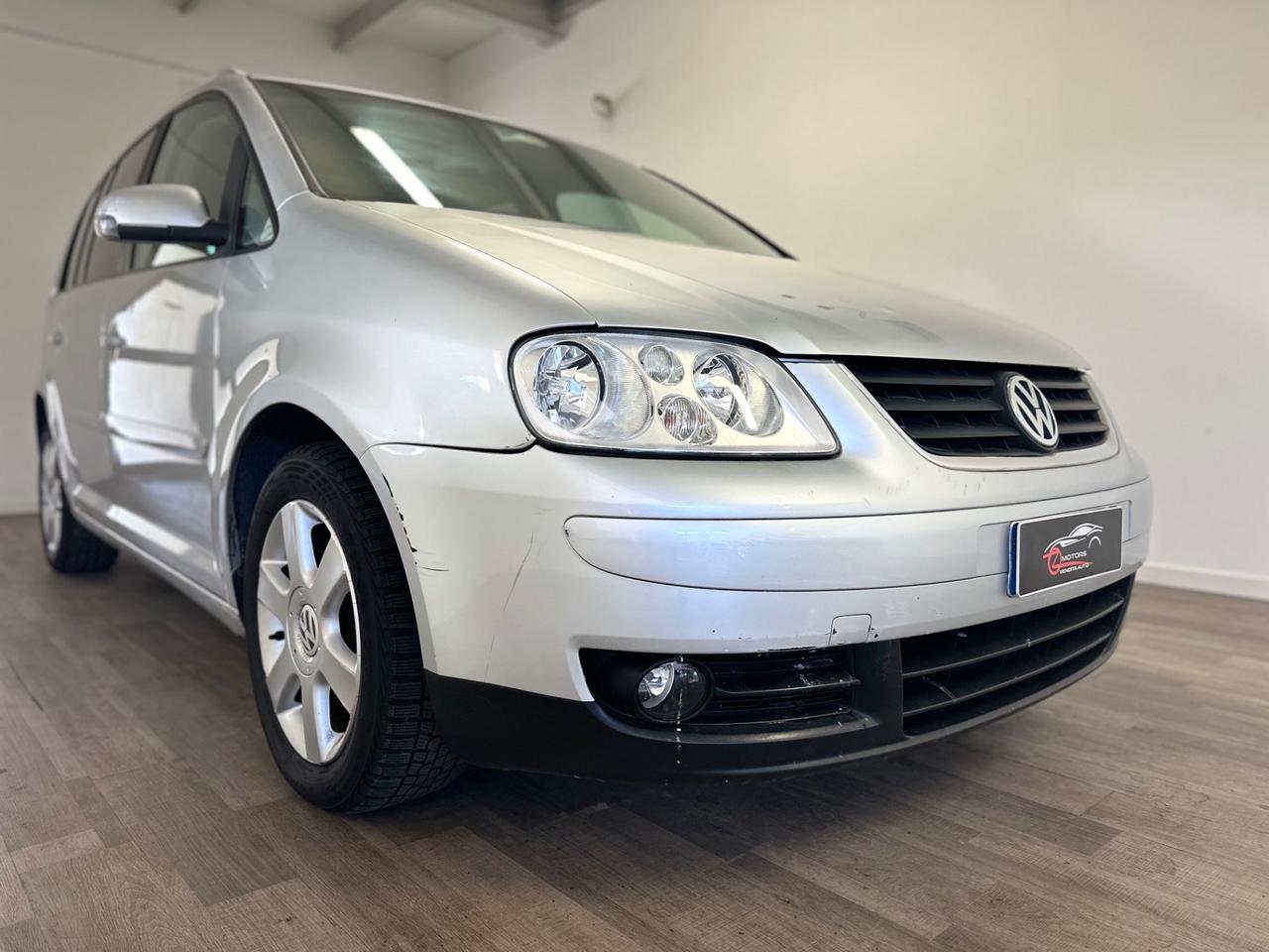 Volkswagen Touran 2.0 16V TDI DSG Highline 7 POSTI