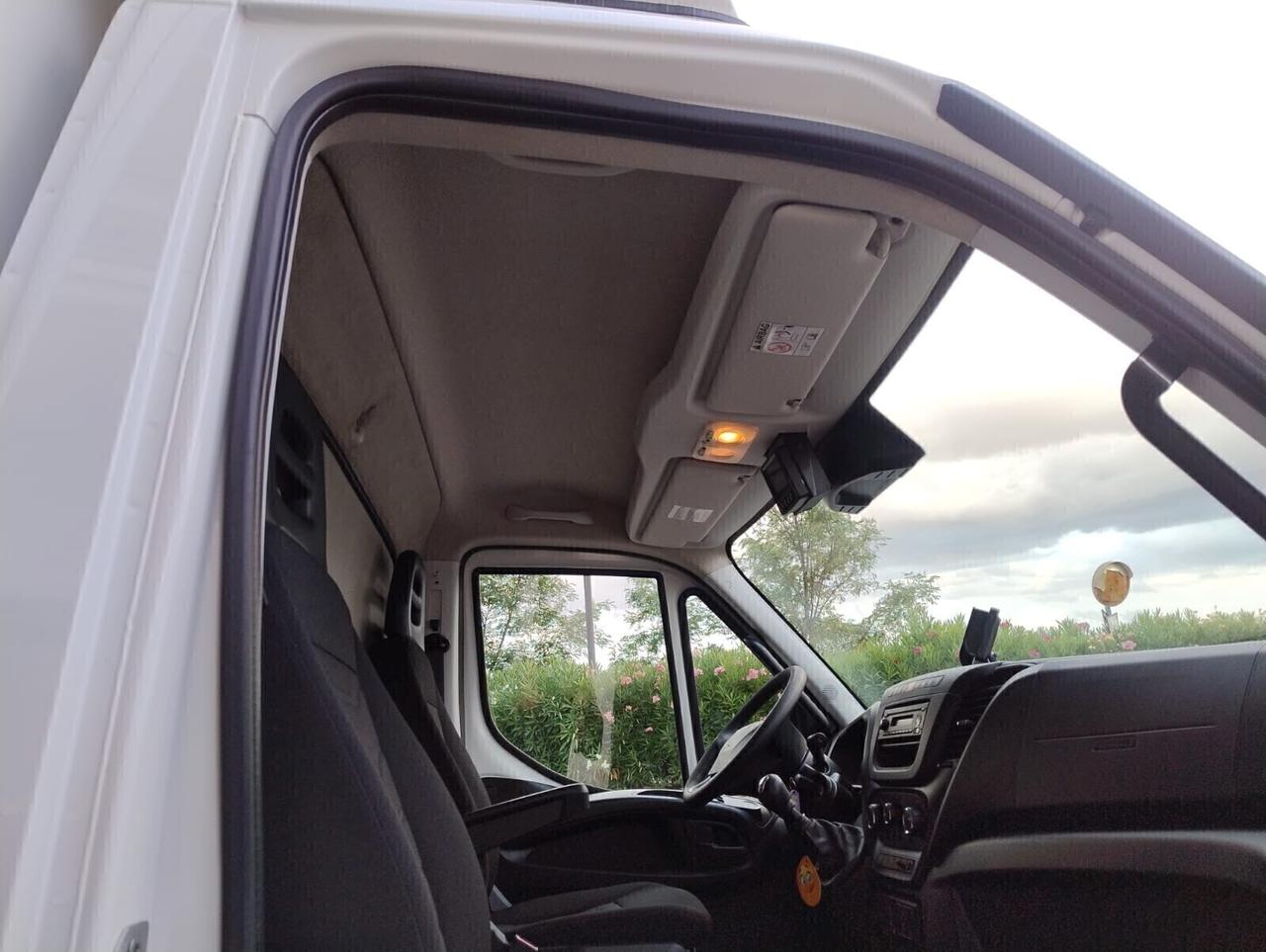 Iveco Daily 60C17 Passo 4750 con Pedana - 2016