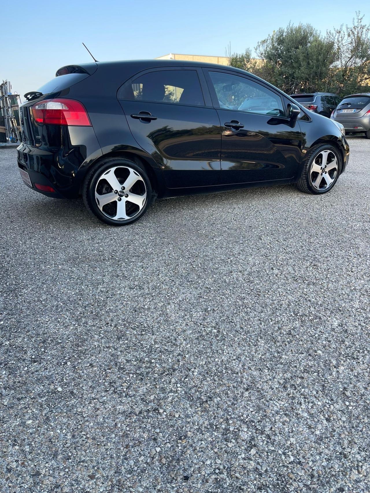 Kia Rio 1.4 CRDi - NEOPATENTATI-UNICO PROPRIETARIO