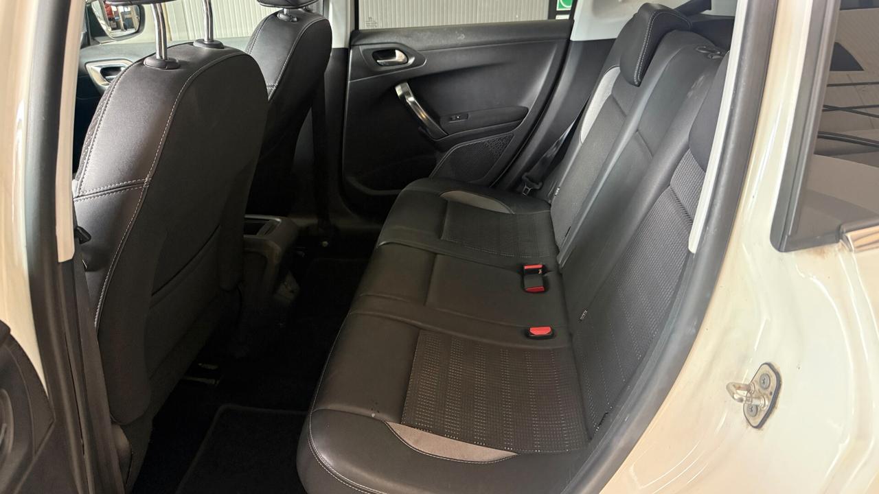 Peugeot 2008 BlueHDi 120 S&S Allure