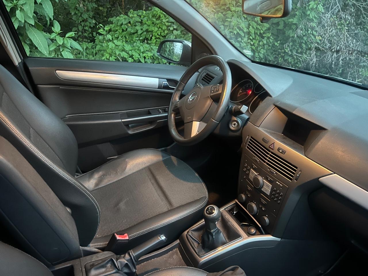 Opel Astra 1.6 16V Twinport 5 porte Cosmo