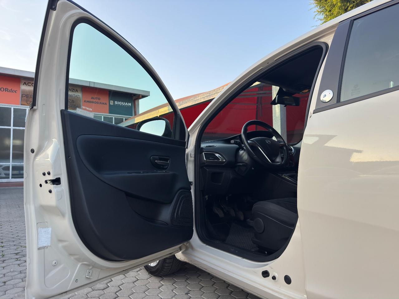 Lancia Ypsilon ADATTA A NEOPATENTATI 1.2 69 CV 5 porte GPL Ecochic Silver