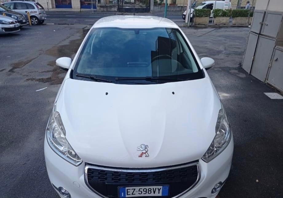 Peugeot 208 1.4 HDi 68 CV 5 porte Allure