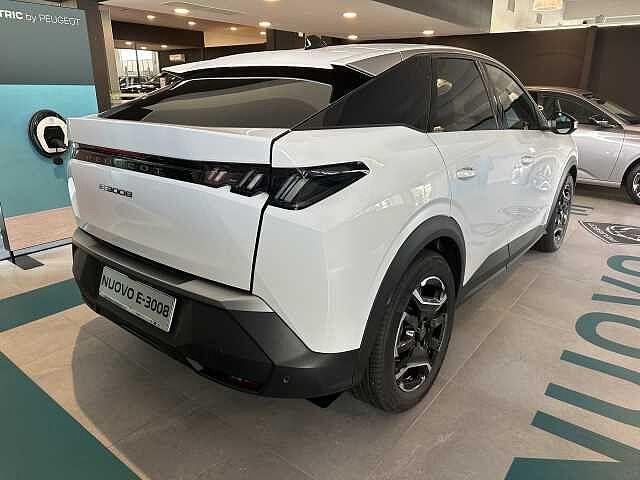 Peugeot e-3008 motore elettrico (73kWh) 210 CV Allure