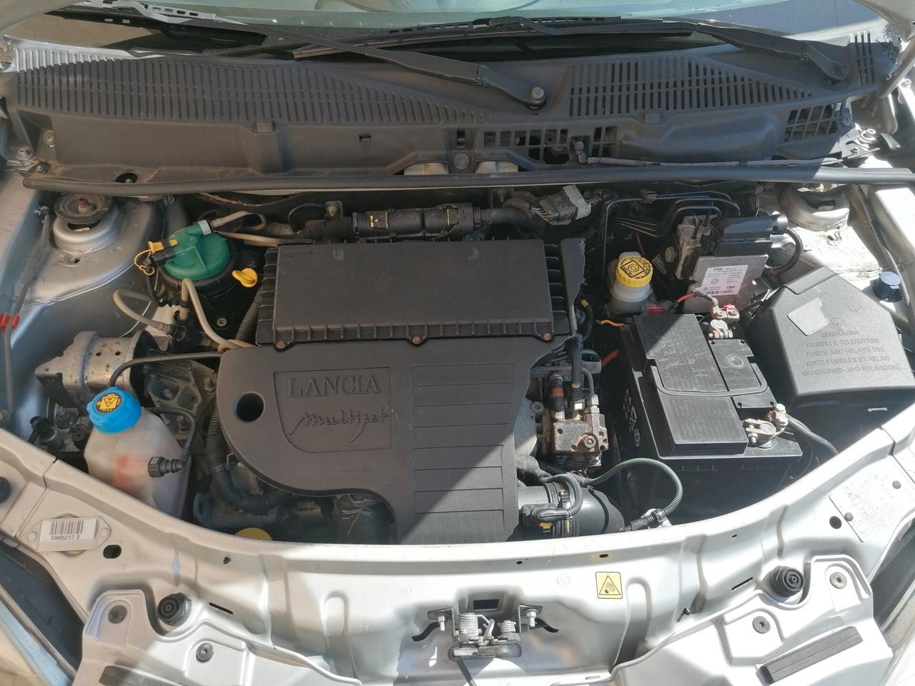 Lancia Ypsilon 1.3 MJT 75 CV(neopatentati)