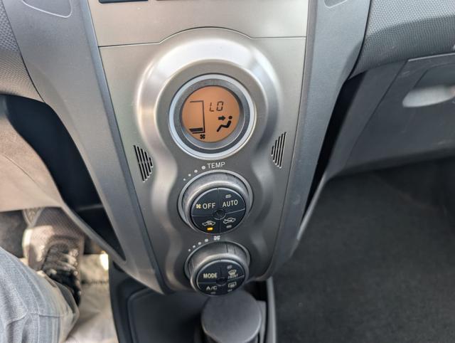 TOYOTA Yaris 1.0 5 porte Sol