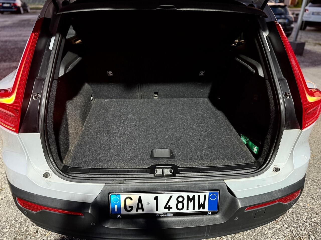 Volvo XC40 T3 Geartronic R-design PARI AL NUOVO