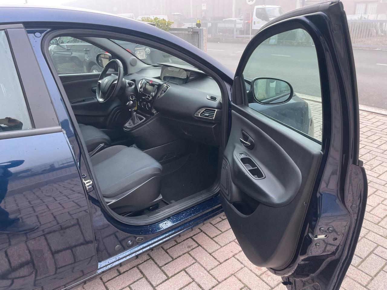 Lancia Ypsilon 1.2 69 CV 5 porte S&S Platinum