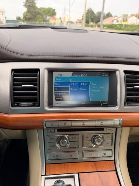 Jaguar XF 2.7D V6 Premium Luxury