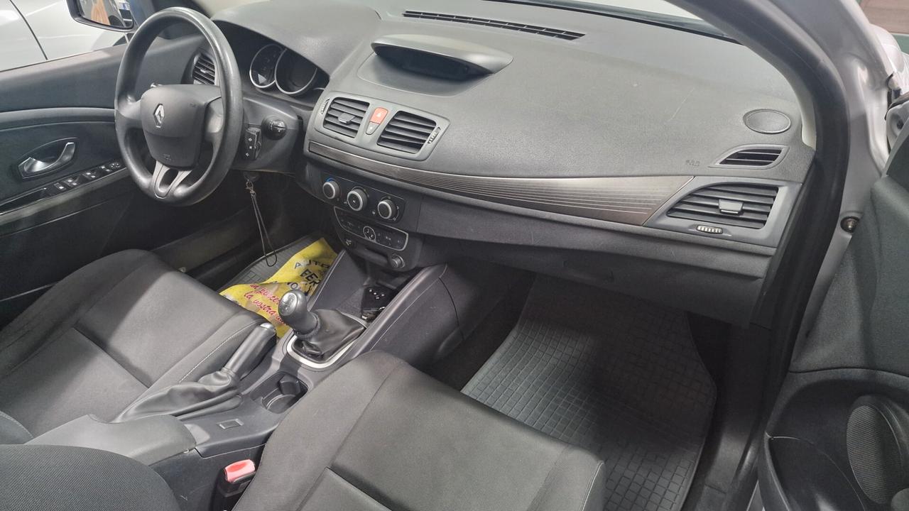 Renault Megane berlina 1.5 dCi 90CV neo patentati