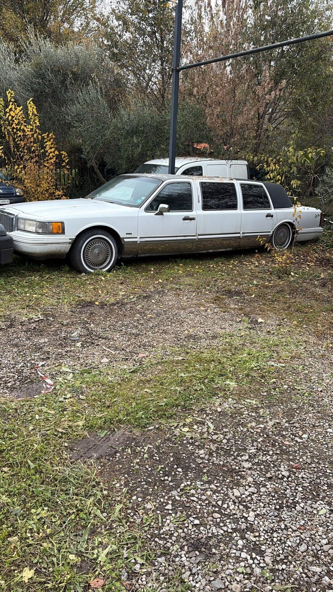 Lincoln TOWN CAR LIMOUSINE