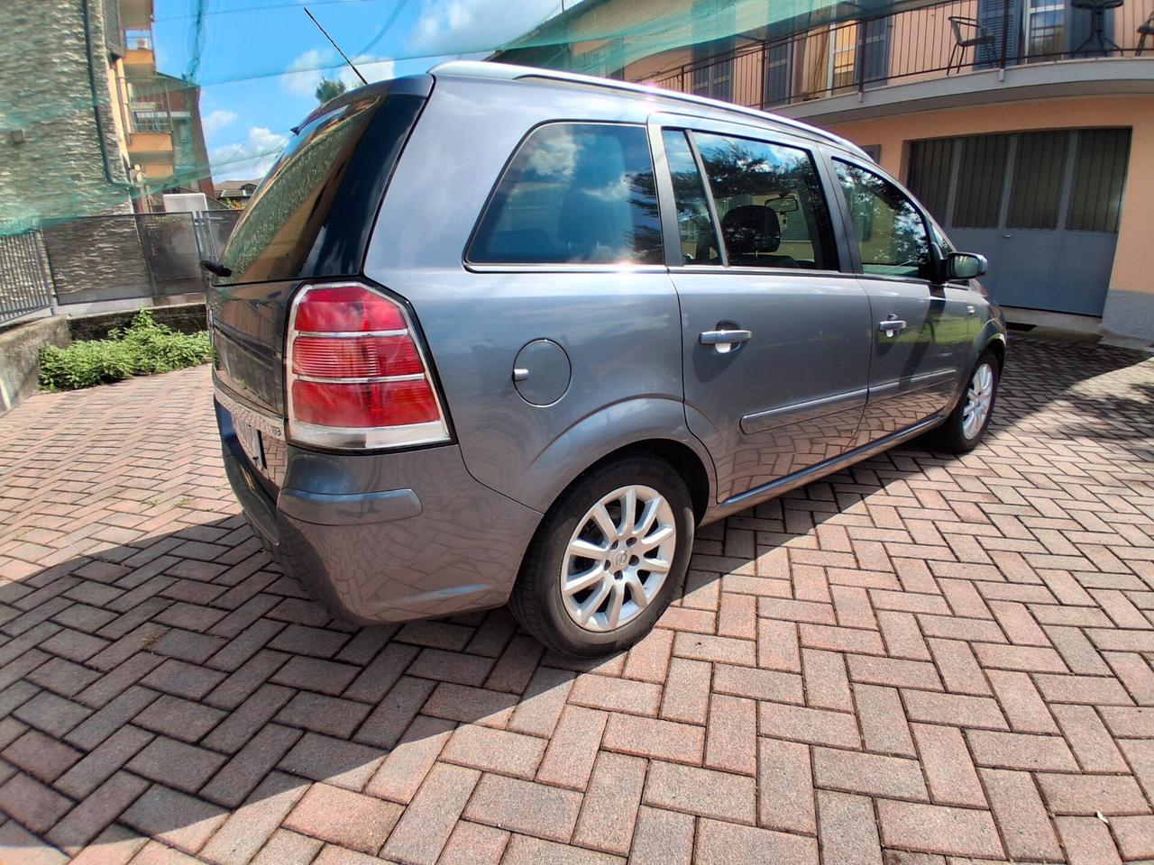 Opel Zafira 1.8 16v vvt club