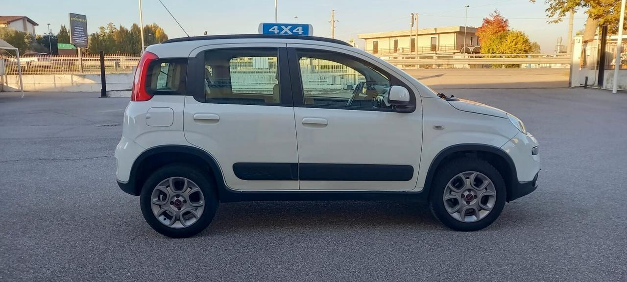 Fiat Panda cc. 1.300 MJT Turbodiesel 4X4 Trazione Integrale 5 Porte 5 Posti Euro 6B Utilizzabile anche per i Neopatentati.