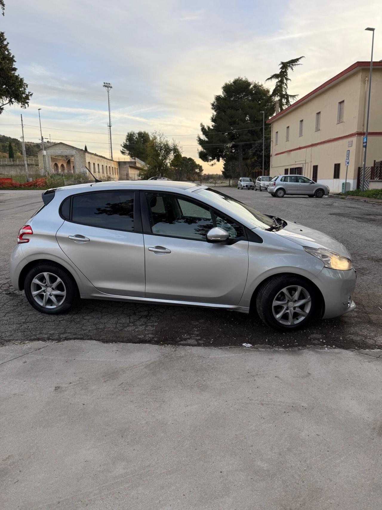 Peugeot 208 1.4 HDi 68 CV 5 porte Mix