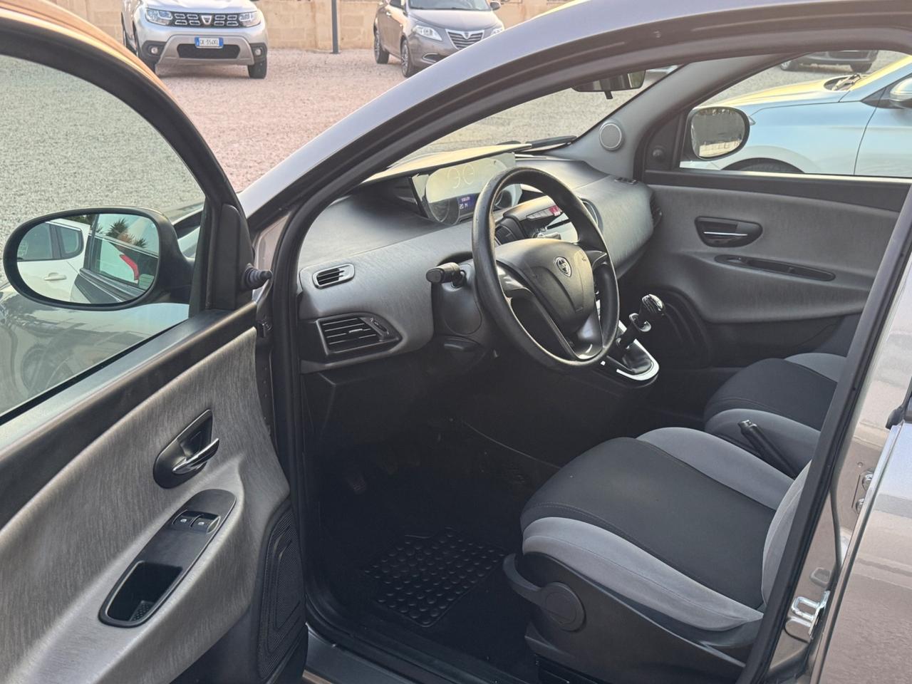 Lancia Ypsilon 1.2 69 CV 5 porte S&S Gold