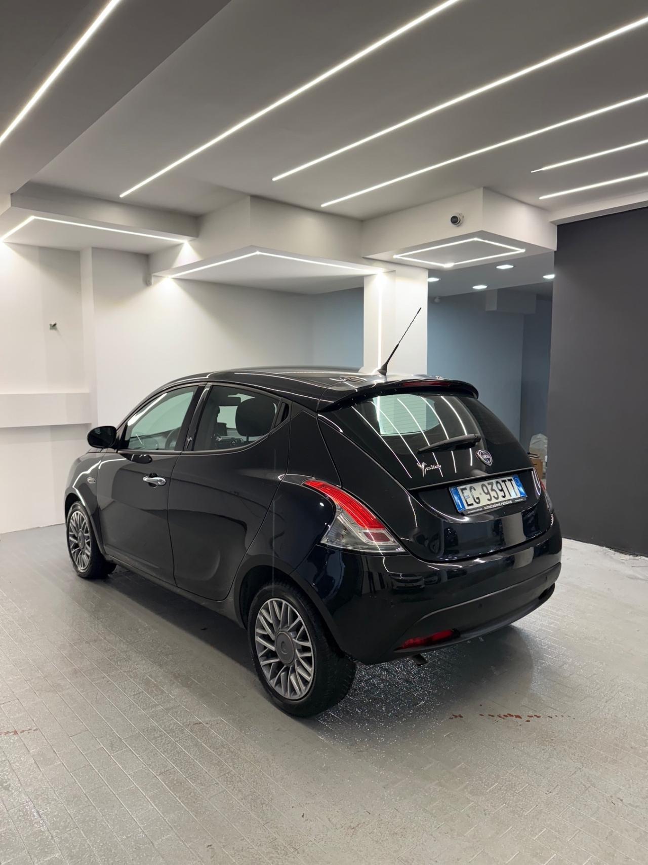 Lancia Ypsilon 0.9 TwinAir 85 CV 5 porte S&S Platinum