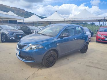 Lancia Ypsilon 1.0 FireFly S&S Hybrid Silver