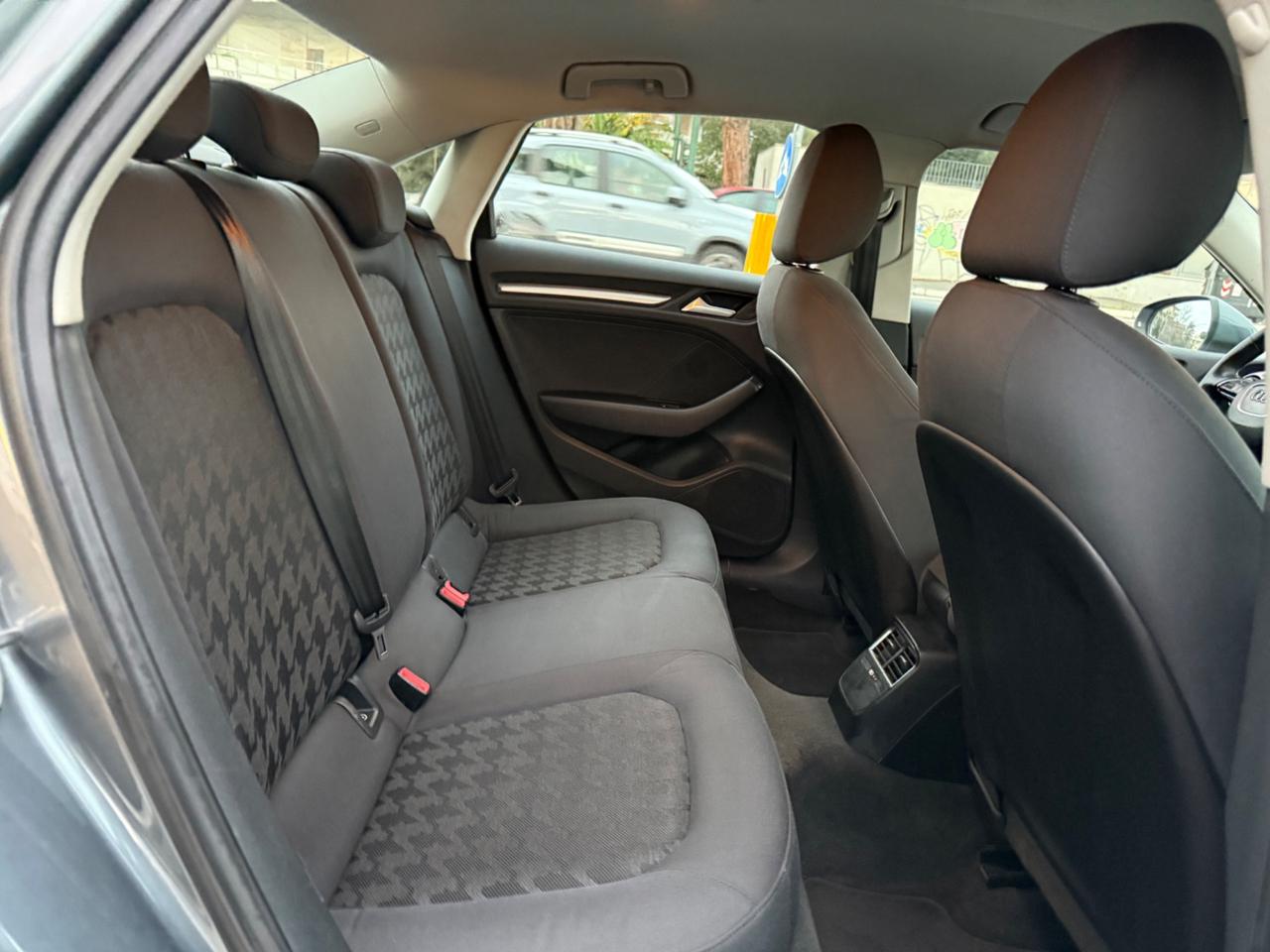 Audi A3 Sedan 1.6 TDI clean diesel Ambition