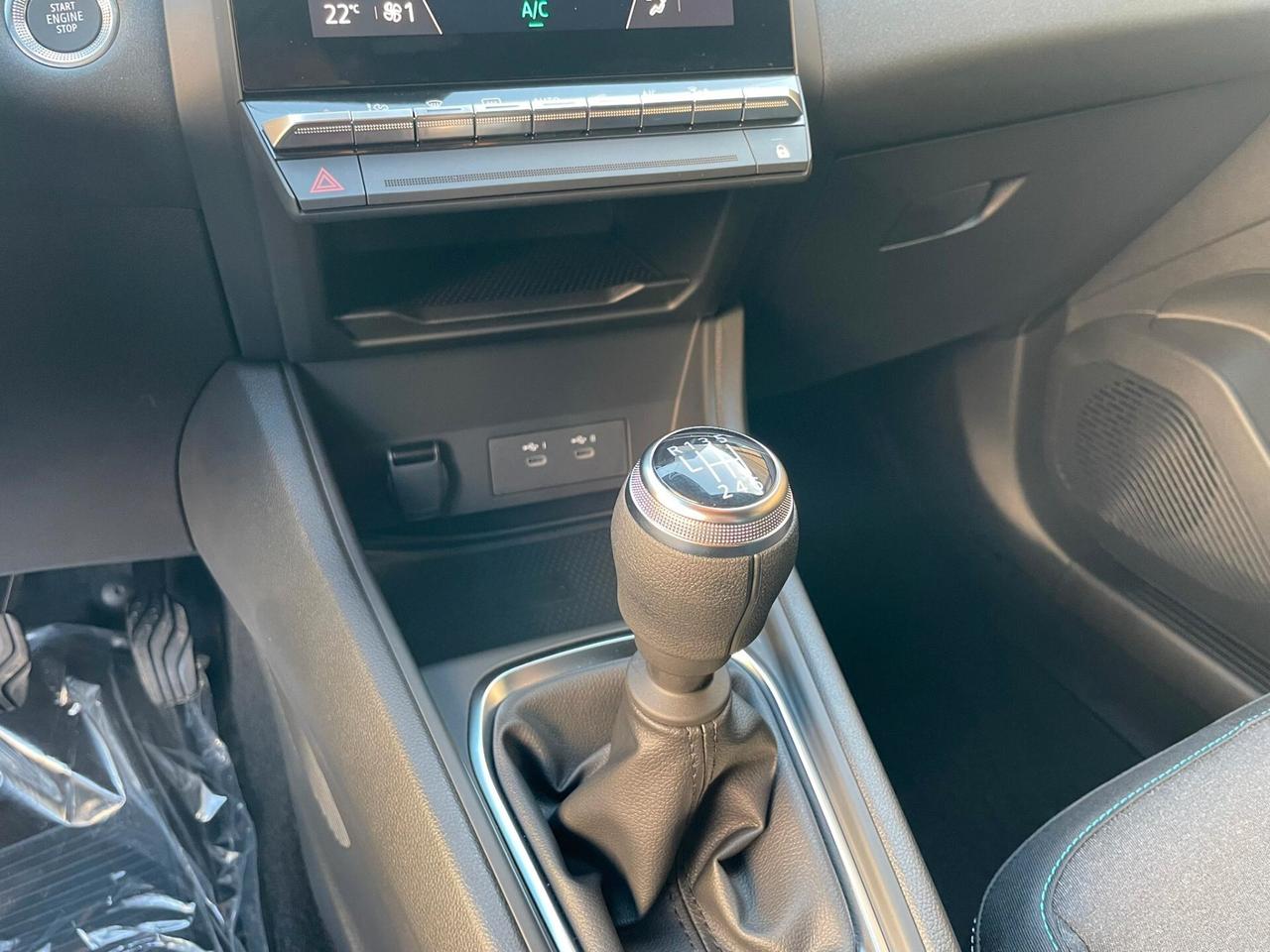 Renault Captur MITSUBISHI ASX 1.3 INVITE MHEV Evolution