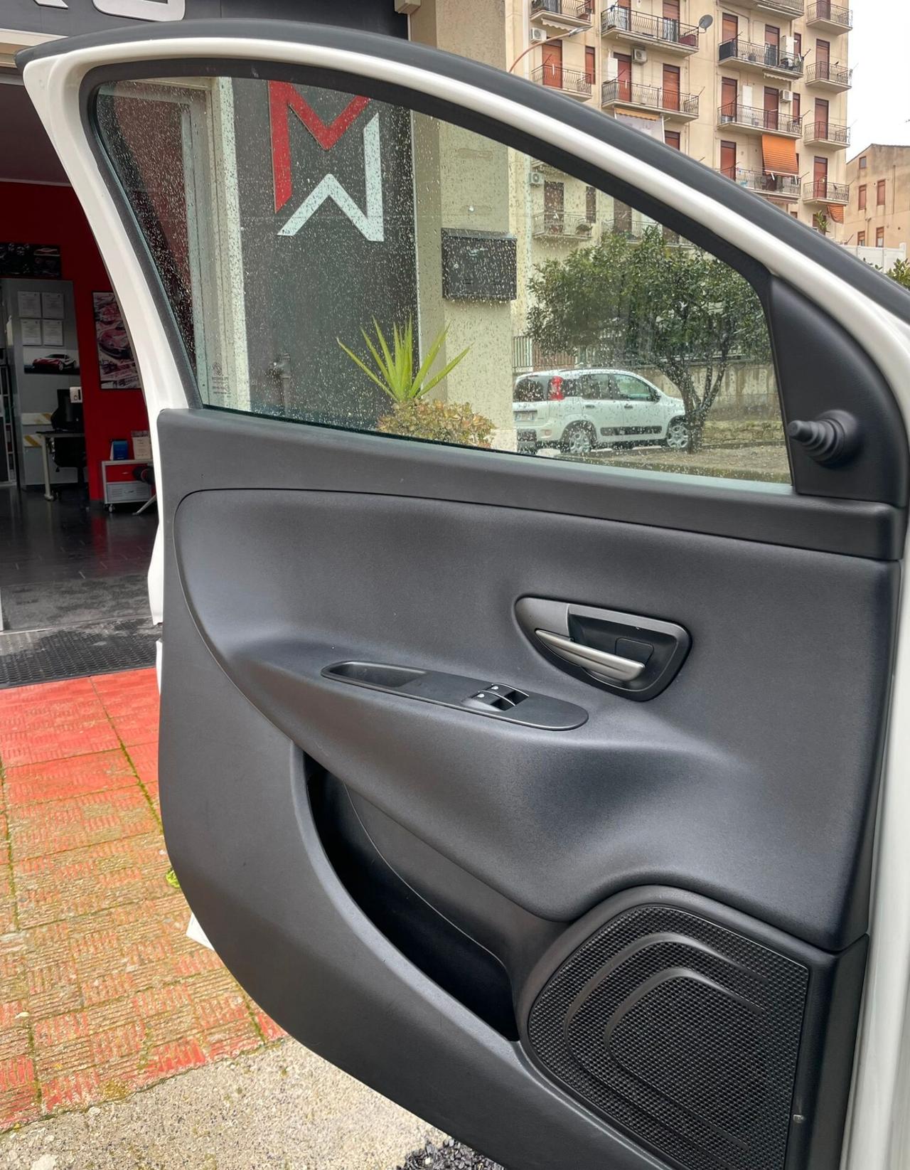 Lancia Ypsilon 1.2 69 CV 5 porte Platinum