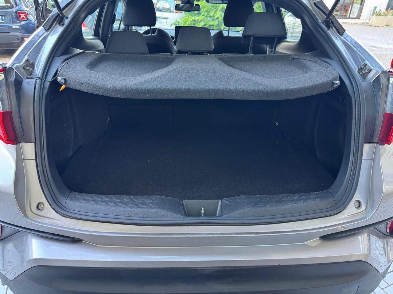 Toyota C-HR 1.8 Hybrid E-CVT Business