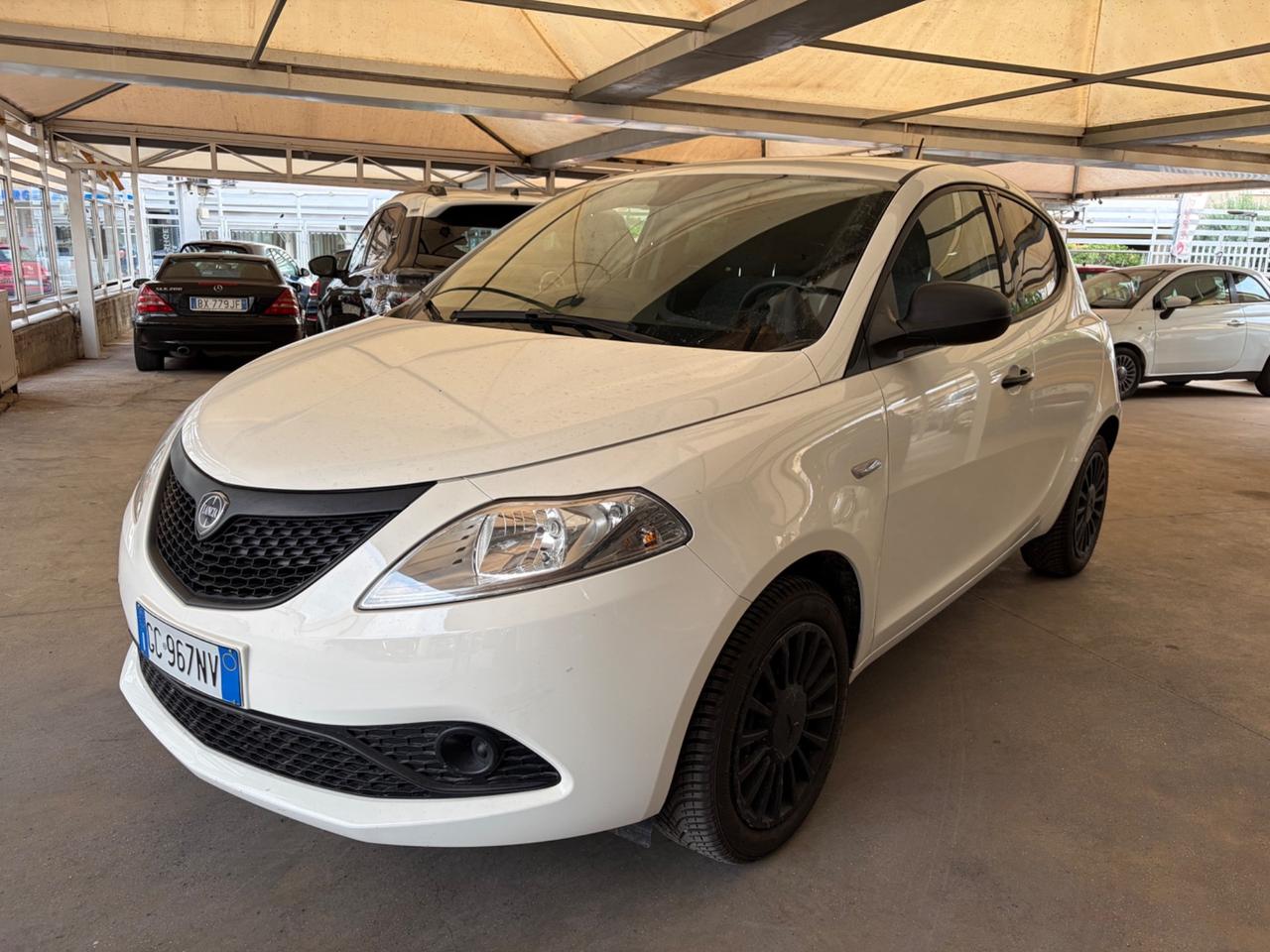 Lancia Ypsilon 1.0 FireFly 5 porte S&S Hybrid Ecochic Gold