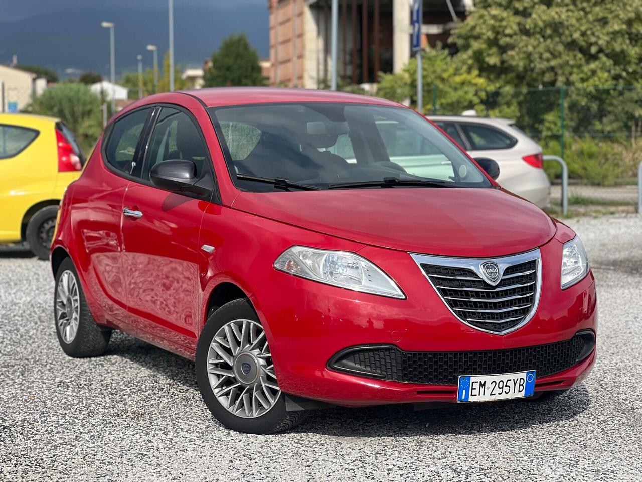 Lancia Ypsilon 1.2 69 CV 5 porte S&S Silver