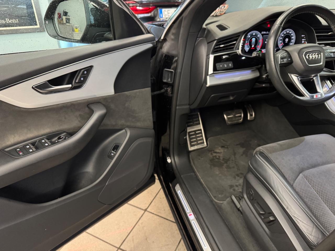 Audi Q8 45 TDI quattro tiptronic S-LINE