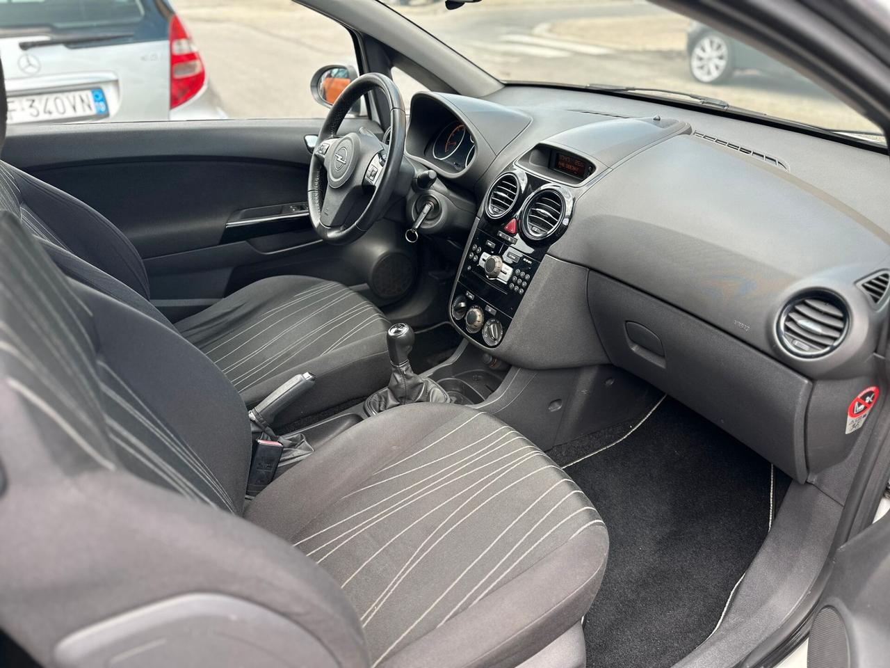 Opel Corsa 1.2 80CV 3 porte GPL-TECH Edition